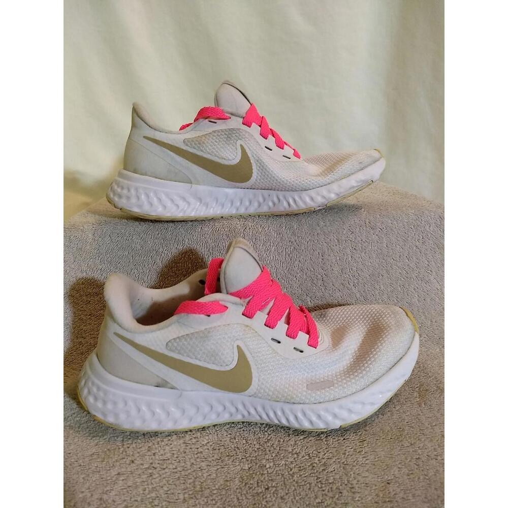 Nike Womens Revolution 5 'White Gold' (BQ3207-108), Size: 7         #US33-8